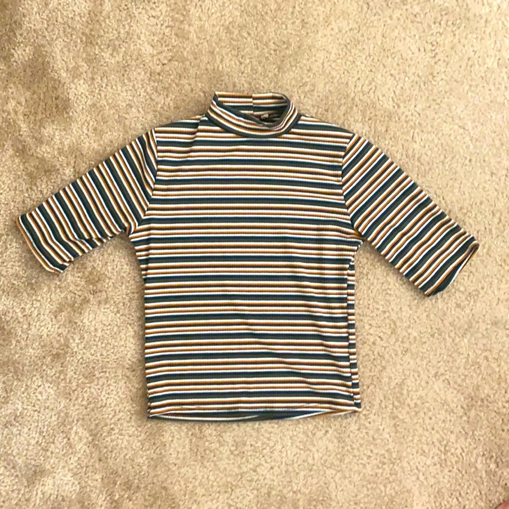 High neck crop top. Striped.